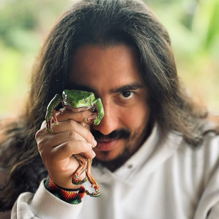 Renan Jorge e rã Kambô